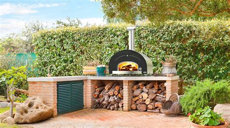 The HearthStone Outdoor wood-fired Pizza Oven is made in the USA and ...