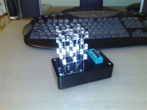 3x3x3 LED Cube using PIC16F690 microcontroller