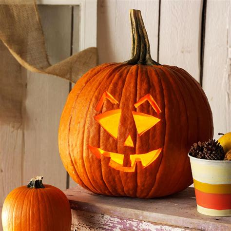 20+ Jack O Lantern Pumpkin Ideas - DECOOMO