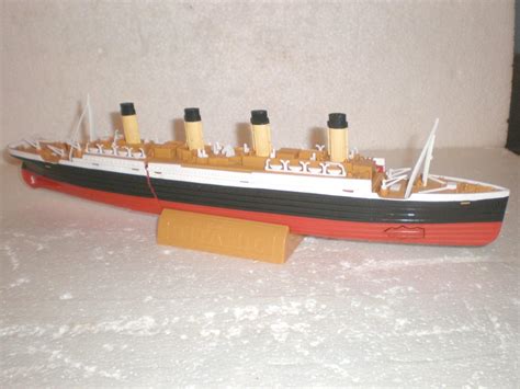 Ultra Rare Titanic Breakaway Sinking Toy Model 1999, 47% OFF