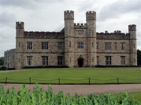 Maze of the Week #64 - Leeds Castle Maze — Free Printable Mazes for All Ages