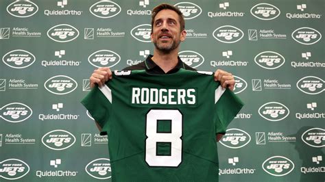 Jets Introduce Aaron Rodgers at News Conference After Trade - The New York Times