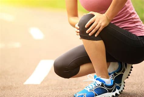 Knee Clicking: Causes, Tips and Exercises to stop clicking in knees