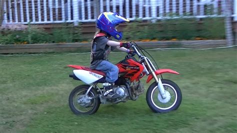 KID ON DIRT BIKE HONDA 50CC 6 YEARS OLD - YouTube