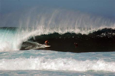 Banzai Pipeline Waves - North Shore, Oahu - Hawaii