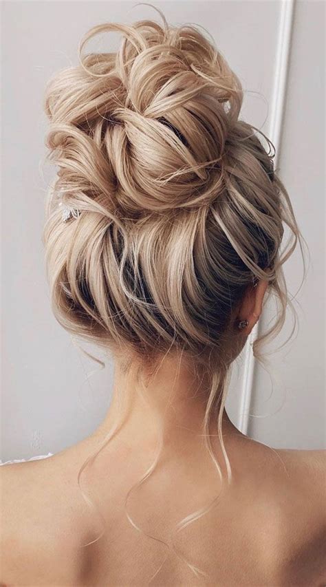 Messy Low Bun Wedding Hair - jenniemarieweddings