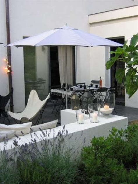 10 Easy Pieces: Shade Umbrellas - Gardenista Web Story - Gardenista