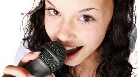 Best Karaoke Songs (Easy To Sing And Sound Like A Star)