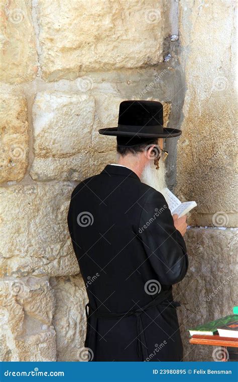 Rabbi at Western Wall, Jerusalem Editorial Image - Image of city, hand: 23980895