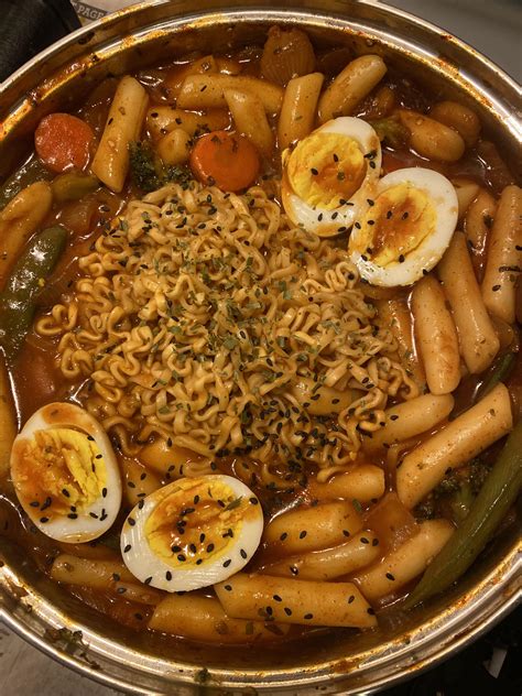 spicy tteokbokki & ramen : r/shittyfoodporn