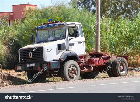 8 Renault Trucks C Images, Stock Photos & Vectors | Shutterstock