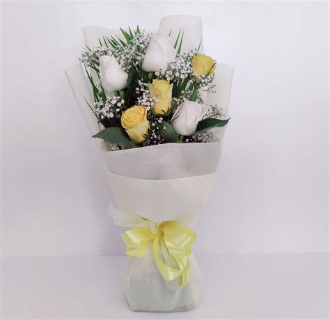 7 Yellow White Roses Bouquet Delivery in Dubai