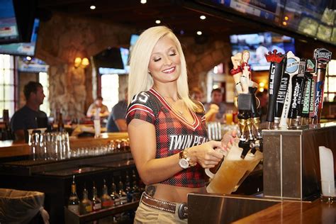 Twin Peaks Brings Titillating Sports Bar Fun to Chesterfield | Page 2 | Food Blog