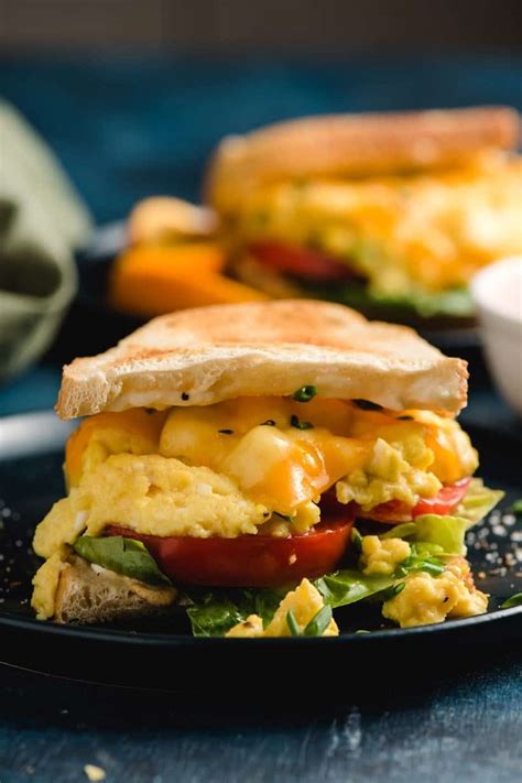 Cheesy Scrambled Egg Sandwich | NeighborFood