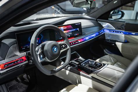 BMW 7 Series Interior First Impressions -- Best BMW Cabin Ever