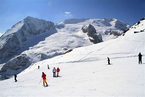 Skiing Italy's Dolomites | TheLuxuryVacationGuide