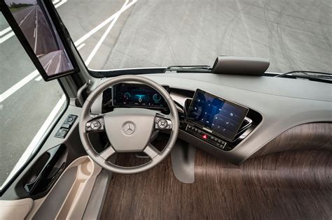 Mercedes-Benz Future Truck 2025 Concept Interior - Car Body Design