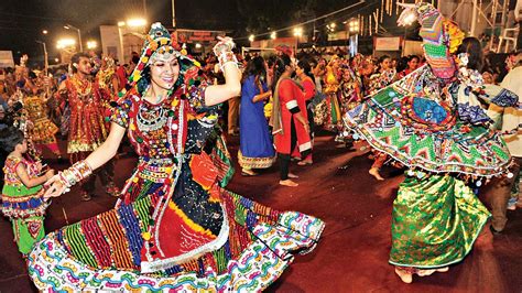 Folk Dance of Gujarat, Traditional Dance of Gujarat - Lifestyle Fun