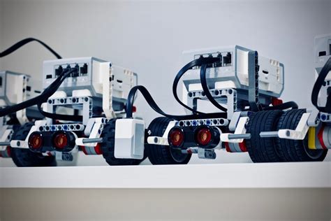 Best LEGO Robotics Kits for Middle School Students - A Tutor