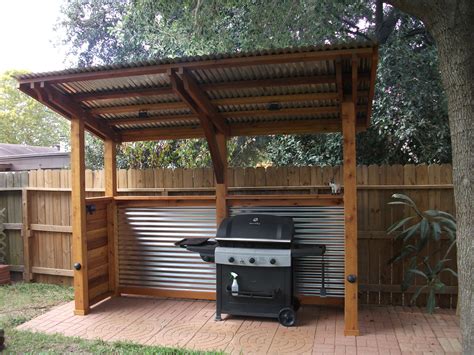 Outdoor BBQ with Grill and Privacy Wall