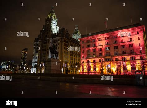 Liverpool liver building at night Stock Photo - Alamy