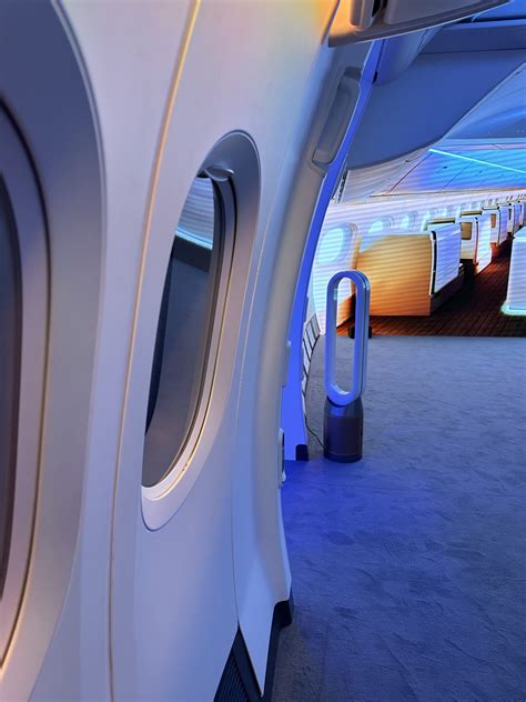 Hands-on with Boeing 777X’s wider cabin, big bins, new lighting | LaptrinhX / News