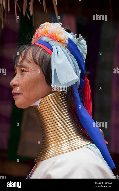 A young women of the Long-neck women Padaung Tribe Stock Photo - Alamy