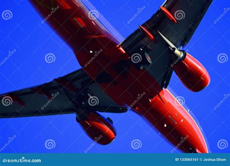 Southwest Airlines Boeing 737 Coming in for a Landing. Editorial Photo - Image of airways ...