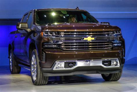 2019 Chevy Silverado Introduced with New Diesel Engine Option - OnAllCylinders