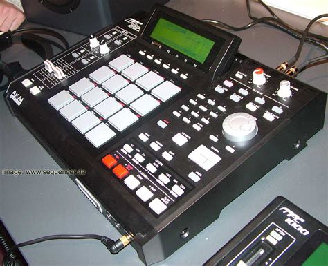 Akai MPC2500 Sampler real time sequencer