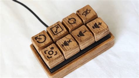 Custom Macro Keyboard Looks Good in Wood