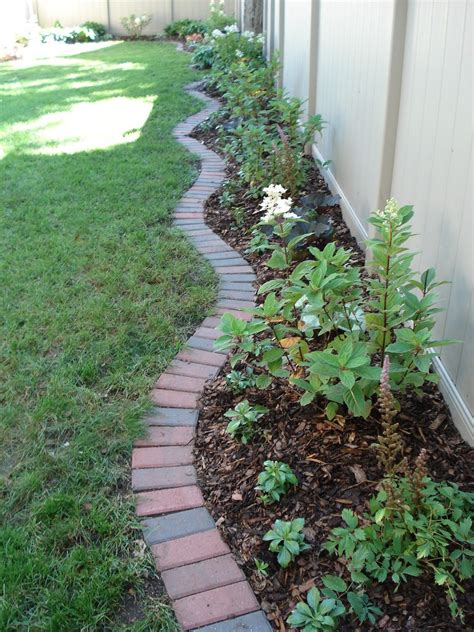 Brick Border Garden Edging Ideas - Azona.My.Id