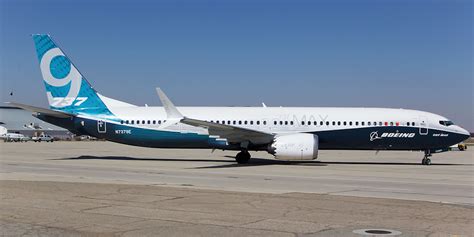 Boeing 737 MAX 9 commercial aircraft. Pictures, specifications, reviews.