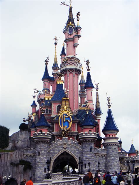 disneyland castle - CityoftheWeek