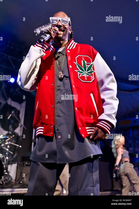 Snoop Dogg performing in concert at Stubb's BBQ Austin, Texas - 25.10.11 Stock Photo - Alamy