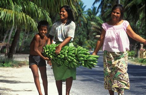 Kiribati bananas | Residents of Kiribati happily carrying a … | Flickr