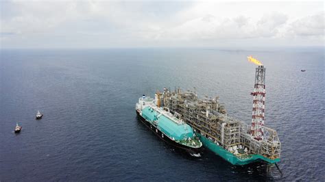 Petronas becomes world's first to produce LNG from 2 floating ...