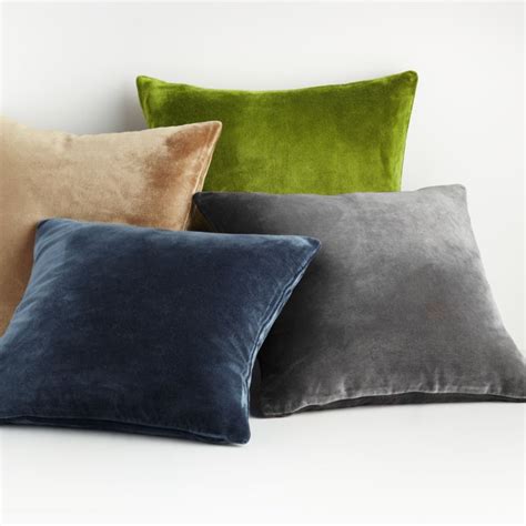 velvet throw pillows - Making a small living room spacious with clever design