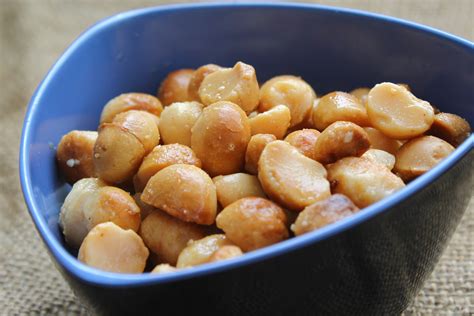 3 Ways to Roast Macadamia Nuts - wikiHow