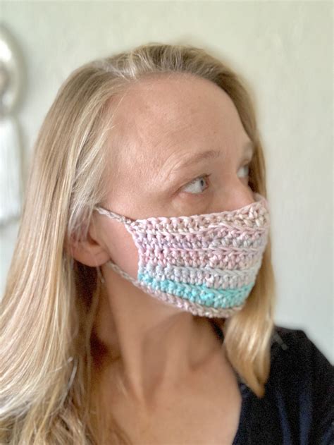 Easy Crochet Face Mask Pattern - Crochetboss.com in 2020 | Crochet mask ...