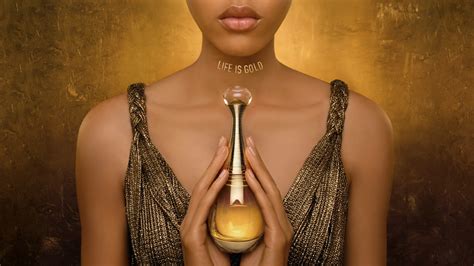 Dior - J'adore review: Smell of Gold • Scentertainer