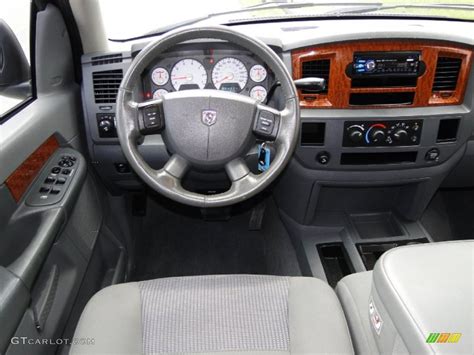 2006 Dodge Ram 1500 SLT Mega Cab Dashboard Photos | GTCarLot.com