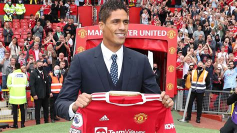 Raphael Varane sends message to Man Utd fans after completing transfer ...