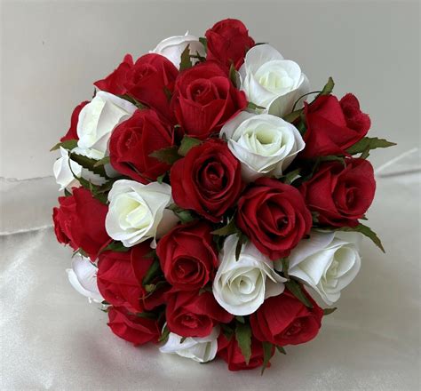 Create a stunning Red and White Rose Wedding Bouquet that will make your Guests Swoon!