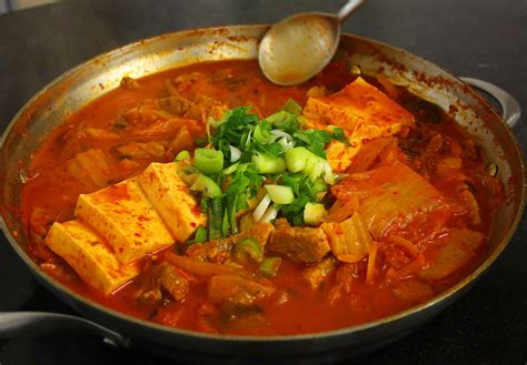 Kimchi stew (Kimchi-jjigae) recipe - Maangchi.com