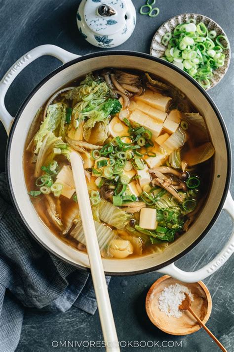 Napa Cabbage Tofu Soup (白菜豆腐汤) - Omnivore's Cookbook