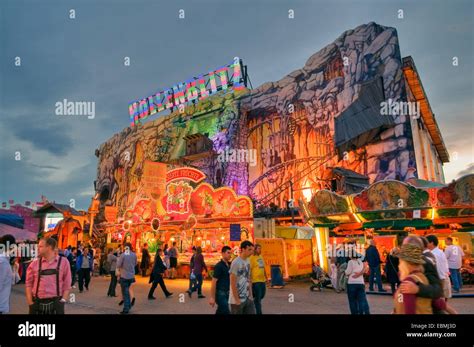 Rides and visitors to the Oktoberfest, Munich, Upper Bavaria, Bavaria, Germany Stock Photo - Alamy