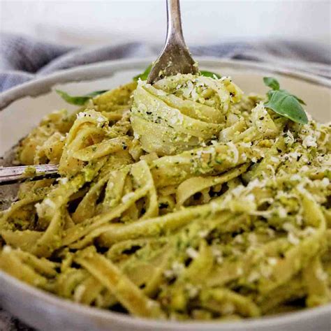 Pesto Fettuccine (Fettuccine Al Pesto) - Sweet Caramel Sunday