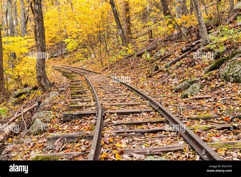 Railroad tracks to nowhere hi-res stock photography and images - Alamy