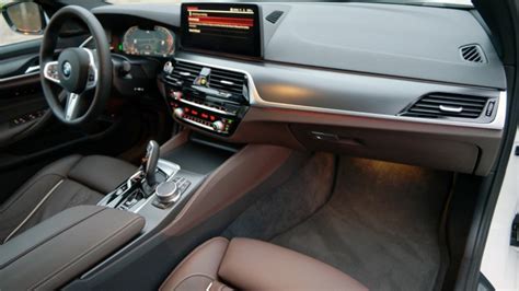 2021 BMW 540i xDrive interior Photo Gallery